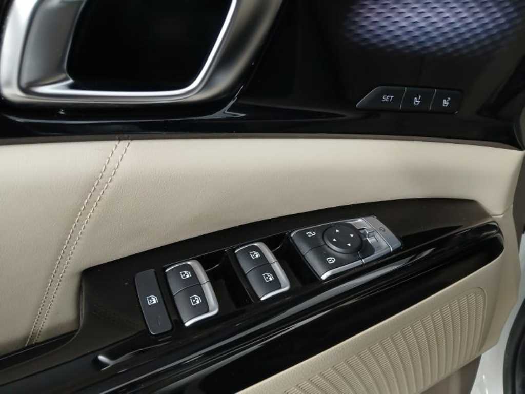 KIA Carnival - Vista 9