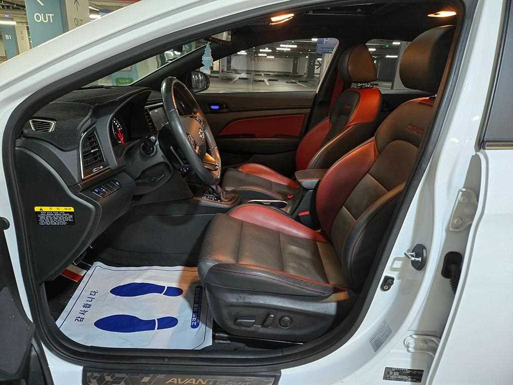 HYUNDAI Avante - Vista 6