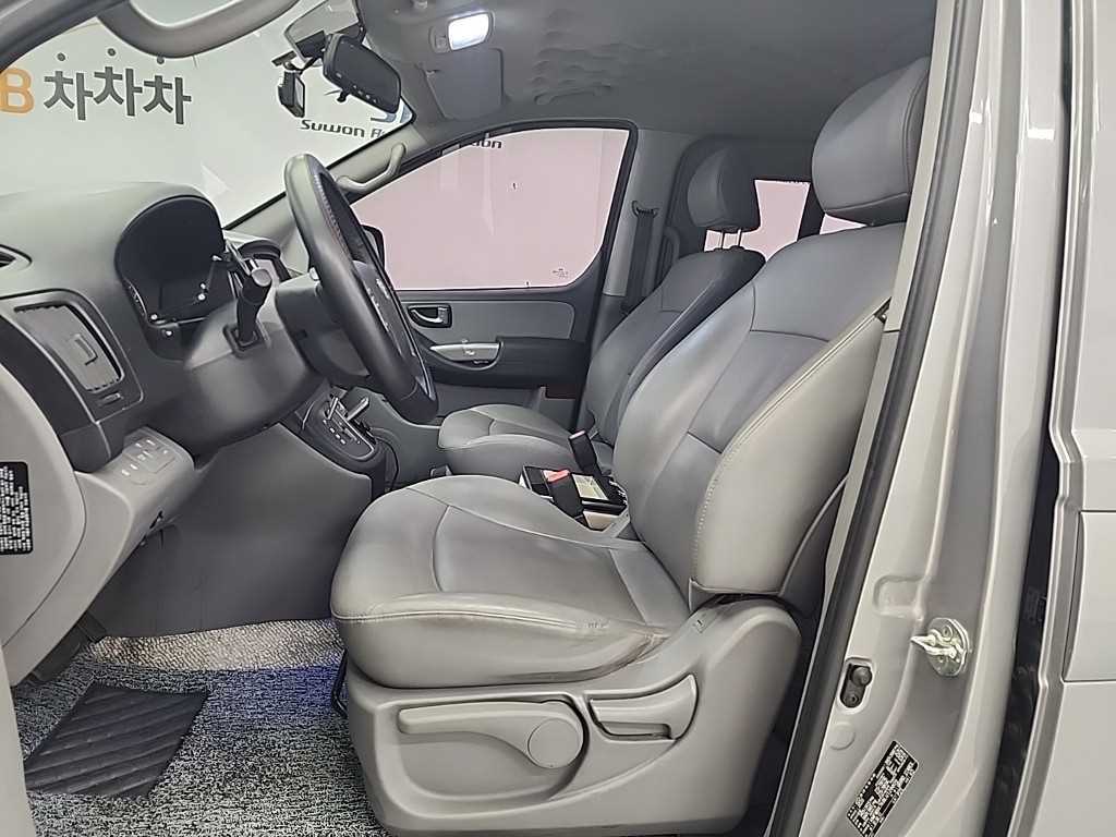 HYUNDAI Starex - Vista 11