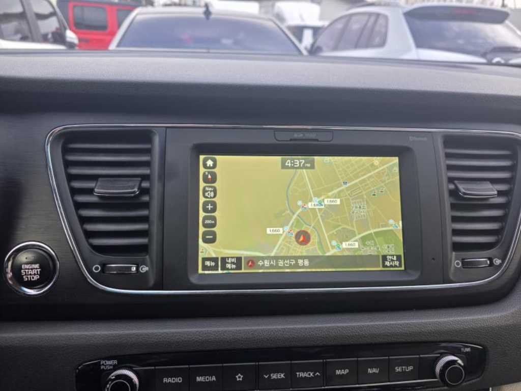 KIA Carnival - Vista 8