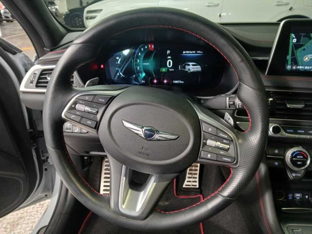 Genesis G70 - Vista 8