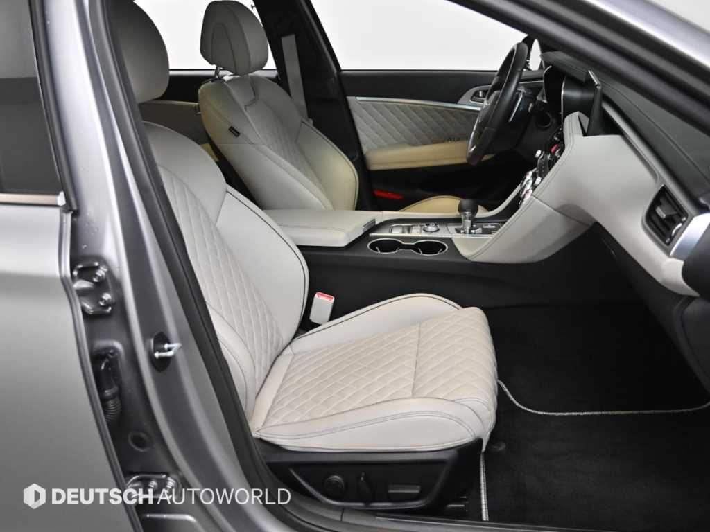 Genesis G70 - Vista 10