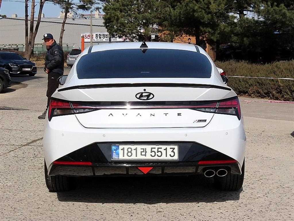 HYUNDAI Avante - Vista 4