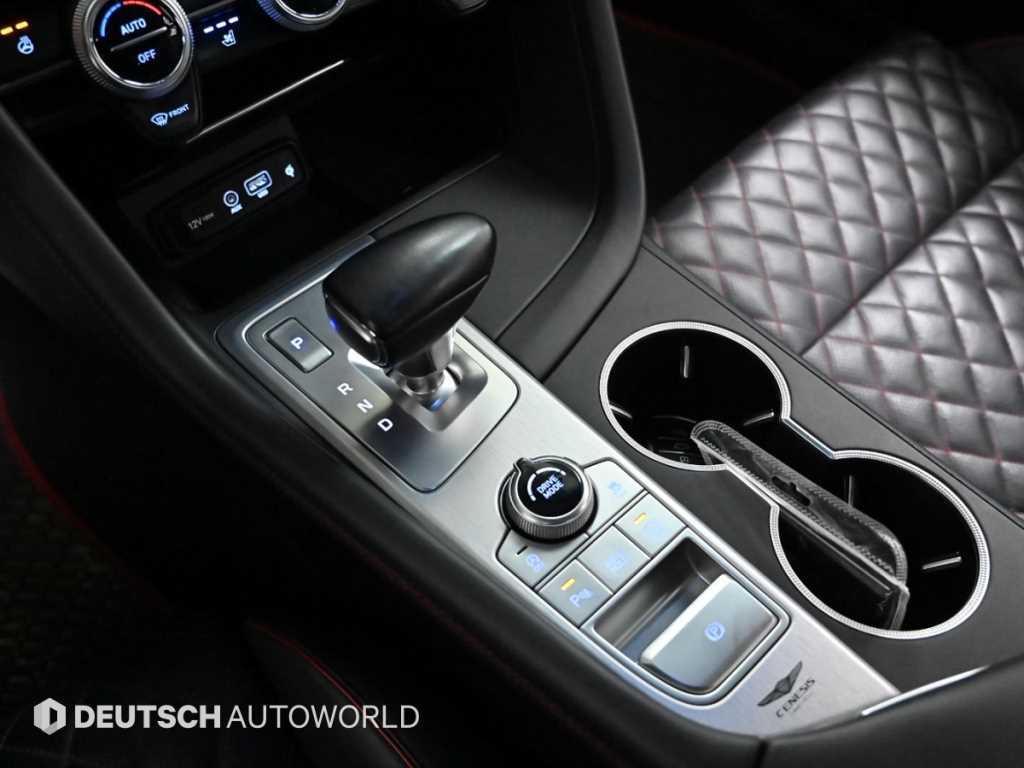 Genesis G70 - Vista 9