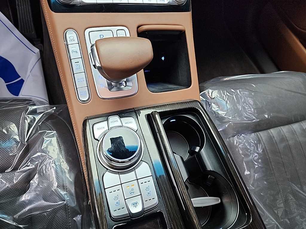 Genesis G90 - Vista 8