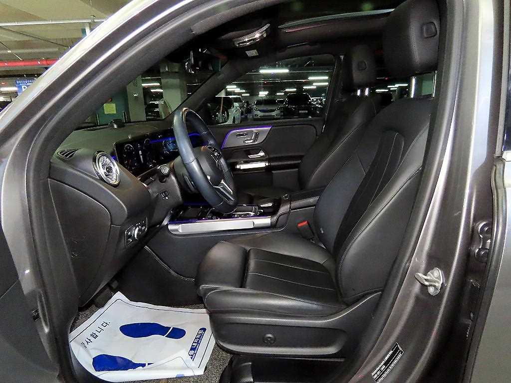 Mercedes Benz GLB Class - Vista 6