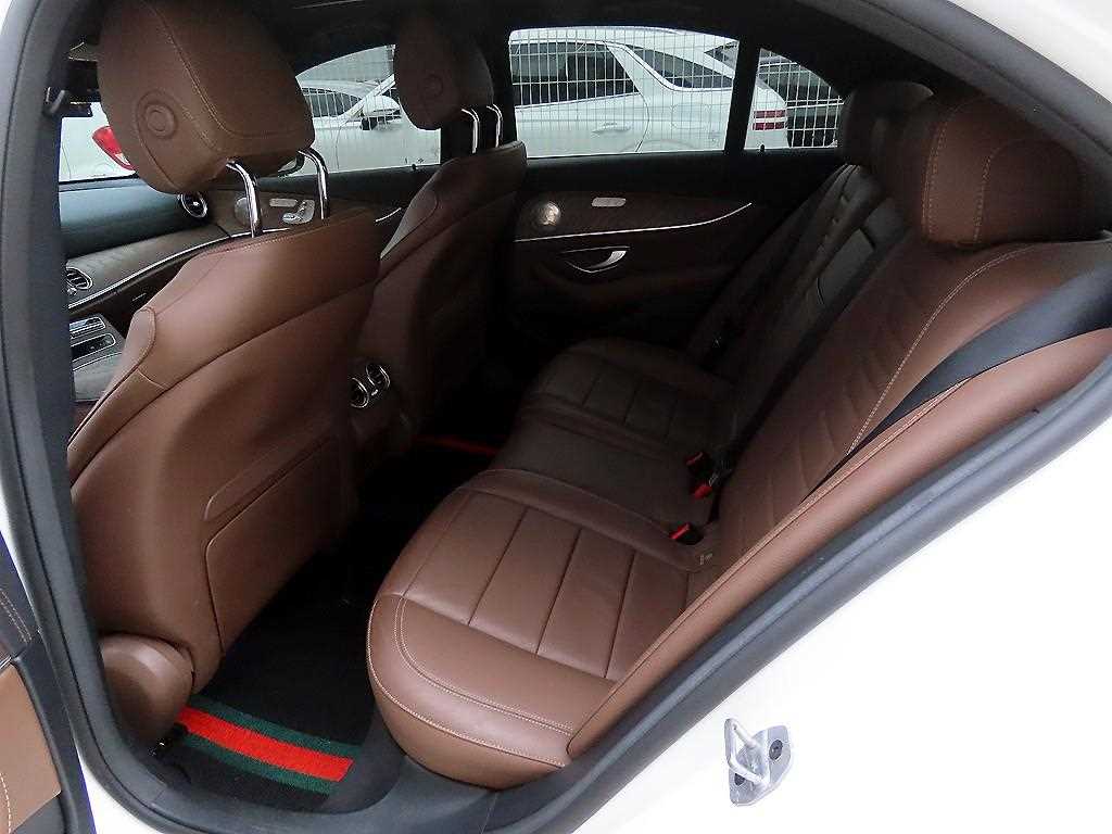 Mercedes Benz E class - Vista 6