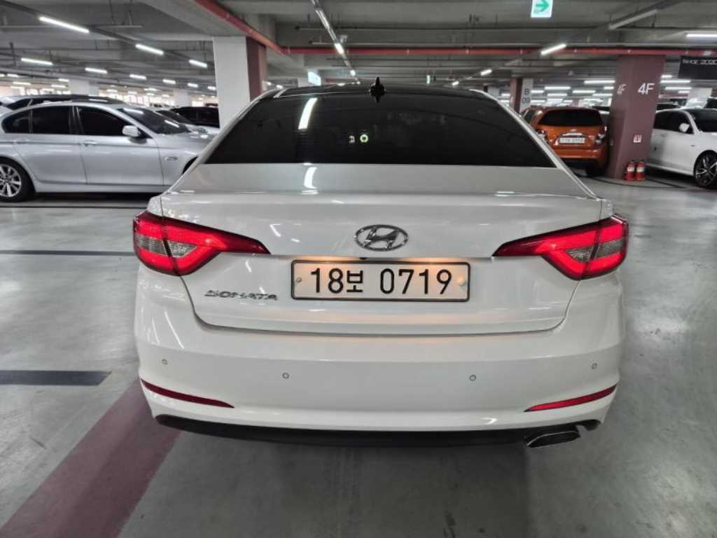 HYUNDAI Sonata - Vista 4