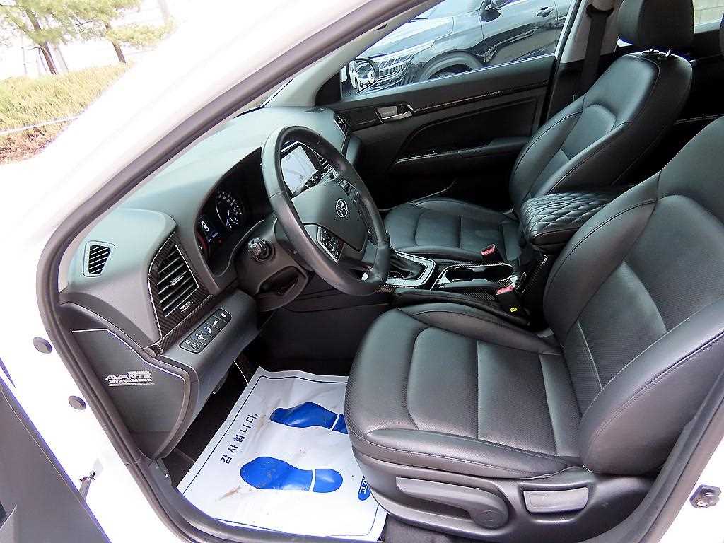 HYUNDAI Avante - Vista 5