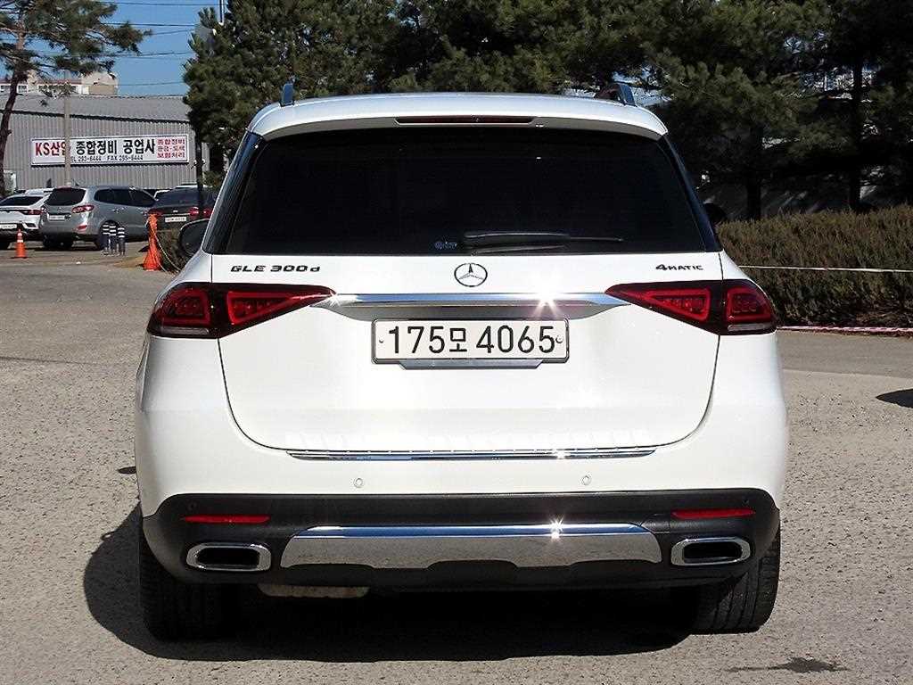 Mercedes Benz GLE Class - Vista 4