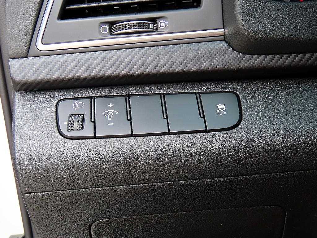 HYUNDAI Avante - Vista 12