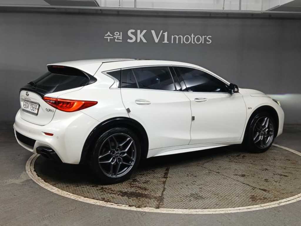 Infiniti Q - Vista 4