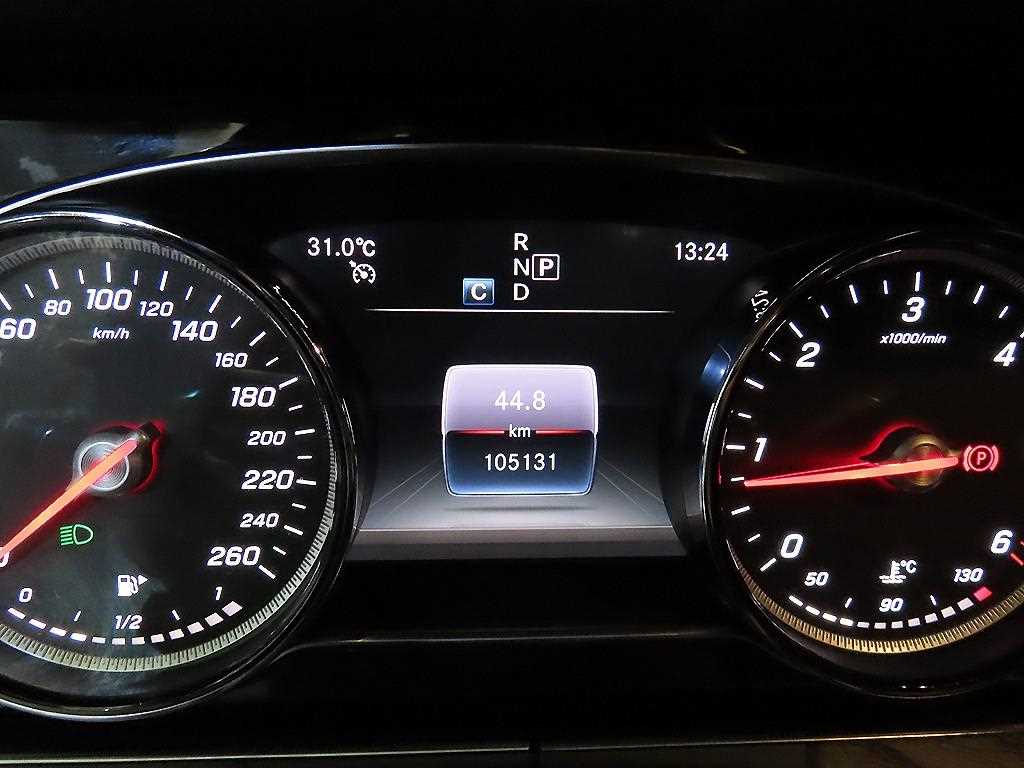 Mercedes Benz E class - Vista 9