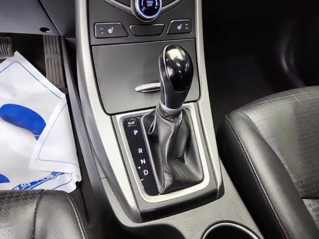 HYUNDAI Avante - Vista 8