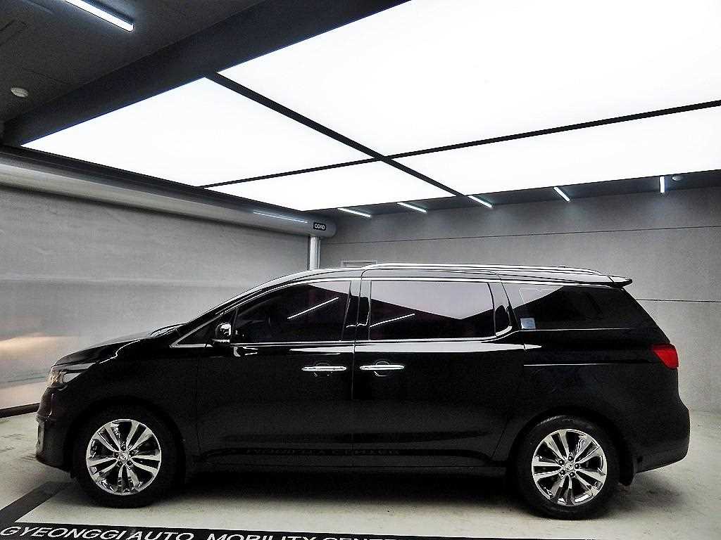 KIA Carnival - Vista 4
