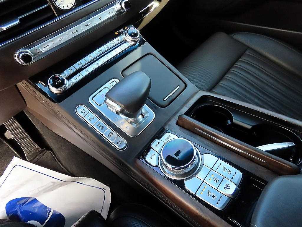 Genesis G90 - Vista 11