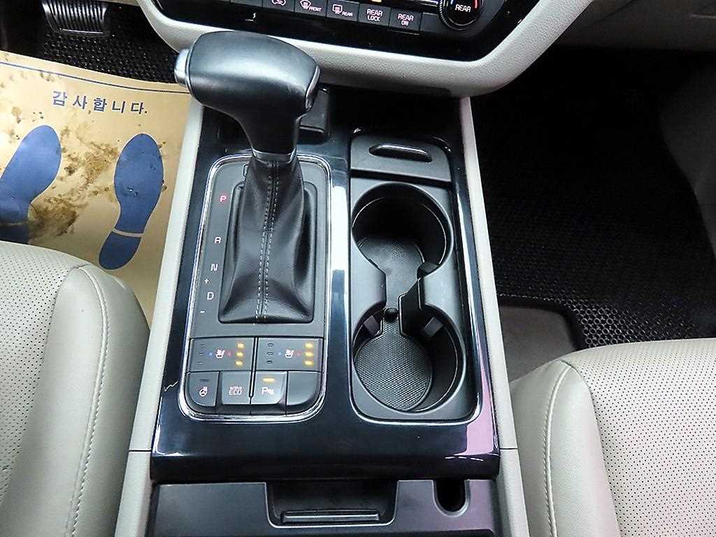 KIA Carnival - Vista 10