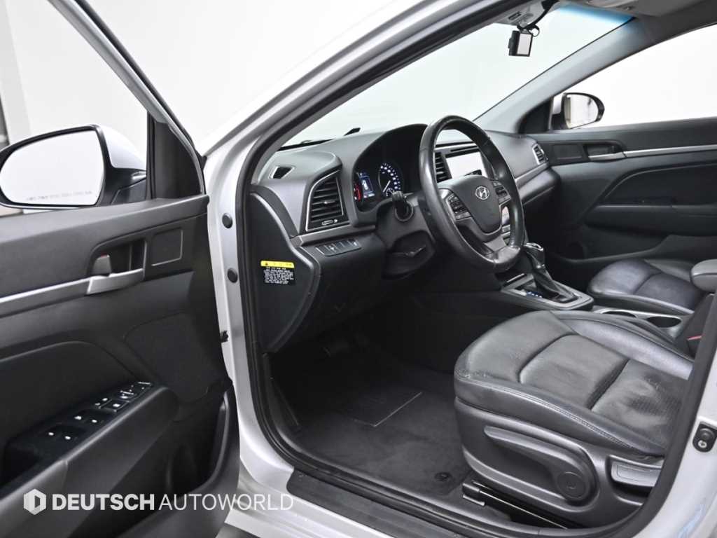 HYUNDAI Avante - Vista 11