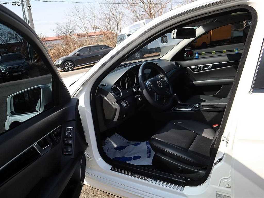 Mercedes Benz C Class - Vista 6