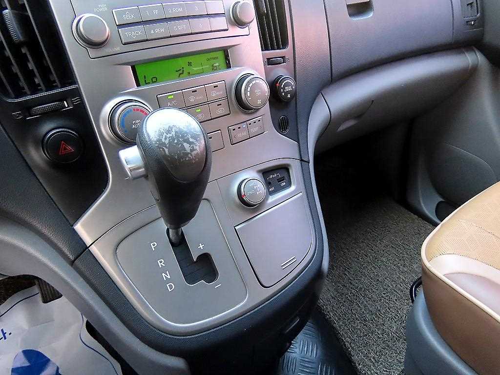 HYUNDAI Starex - Vista 8