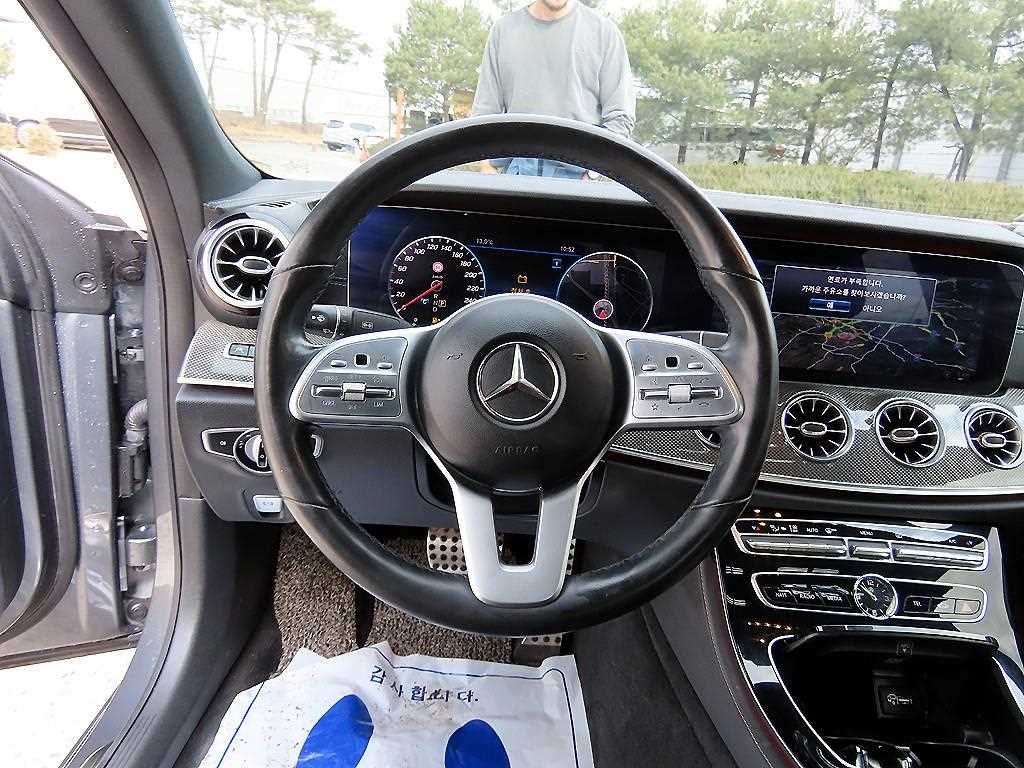 Mercedes Benz CLS Class - Vista 8