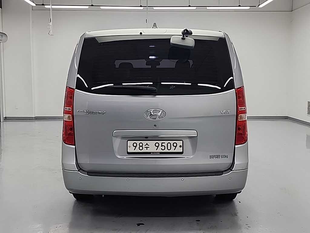 HYUNDAI Starex - Vista 3