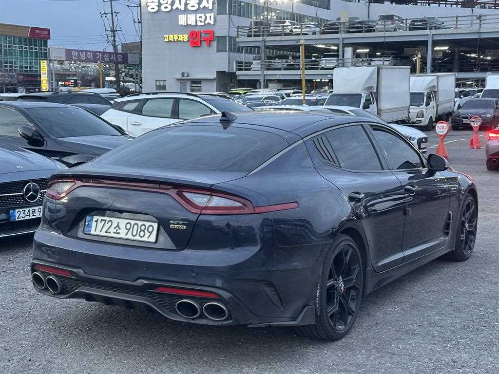 KIA Stinger - Vista 4