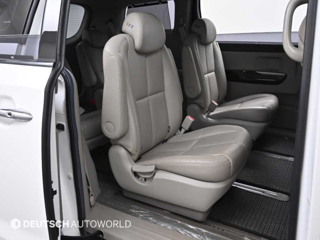 KIA Carnival - Vista 12