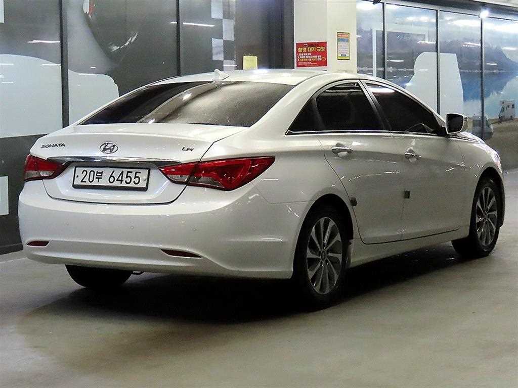 HYUNDAI Sonata - Vista 4