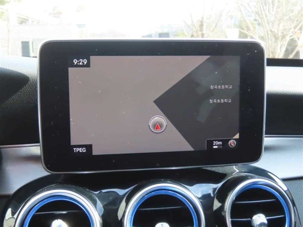 Mercedes Benz C Class - Vista 9