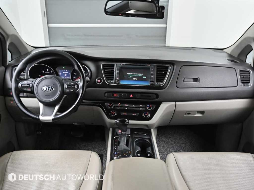 KIA Carnival - Vista 7