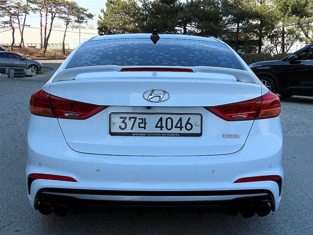 HYUNDAI Avante - Vista 4