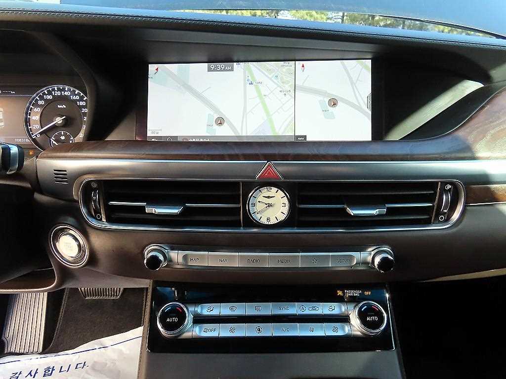 Genesis G90 - Vista 12