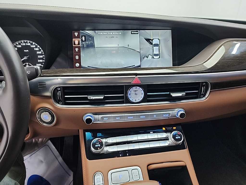 Genesis G90 - Vista 10