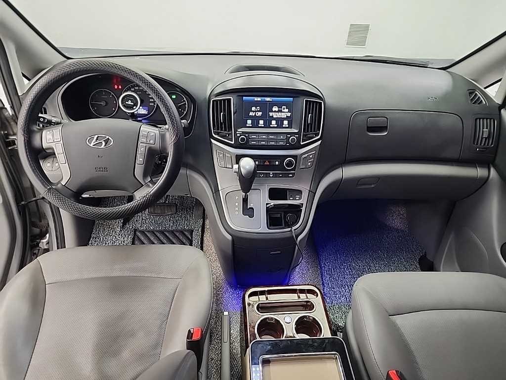 HYUNDAI Starex - Vista 7