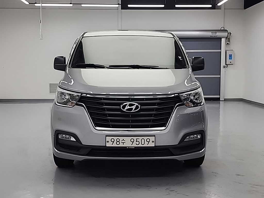 HYUNDAI Starex - Vista 2