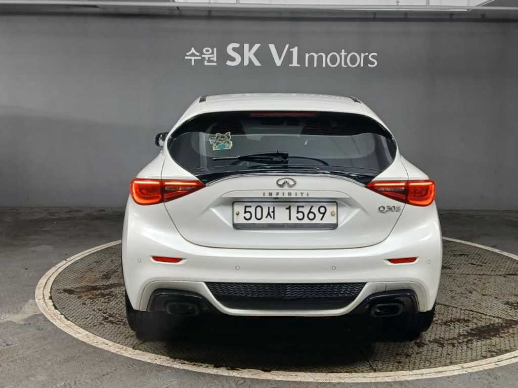 Infiniti Q - Vista 5