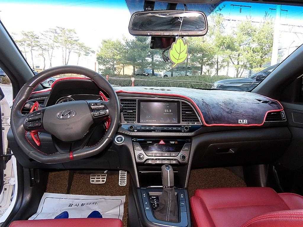 HYUNDAI Avante - Vista 7