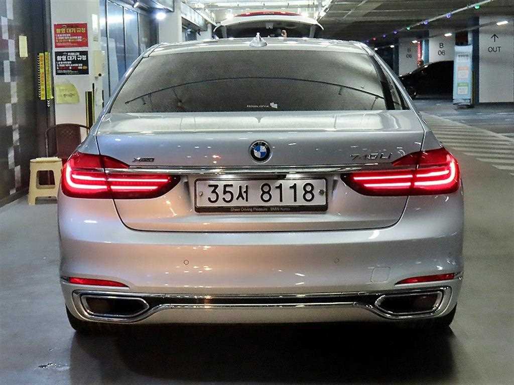 BMW 7 Series - Vista 5