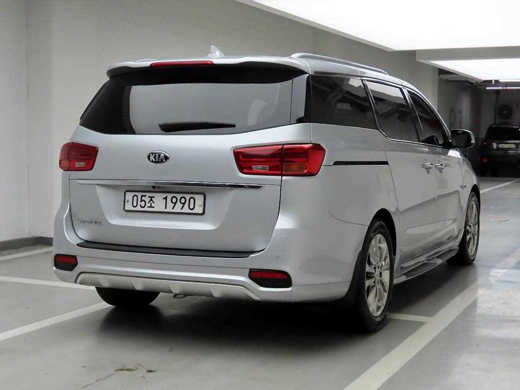 KIA Carnival - Vista 4