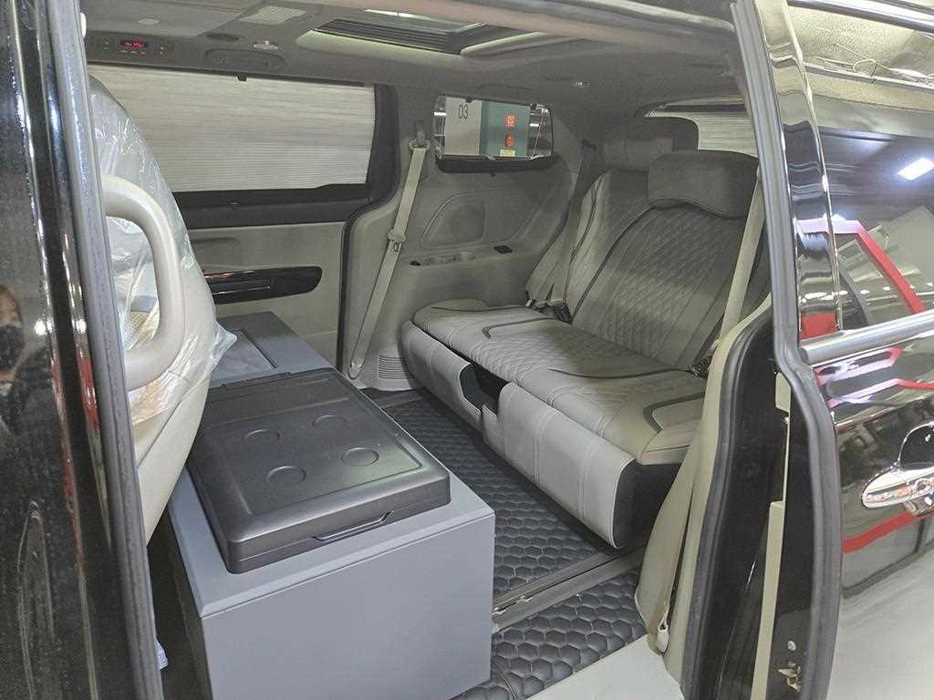 KIA Carnival - Vista 5