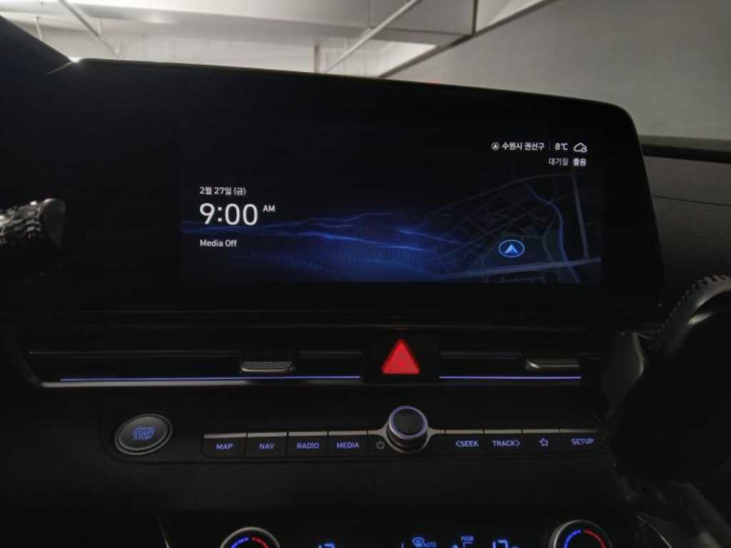 HYUNDAI Avante - Vista 10