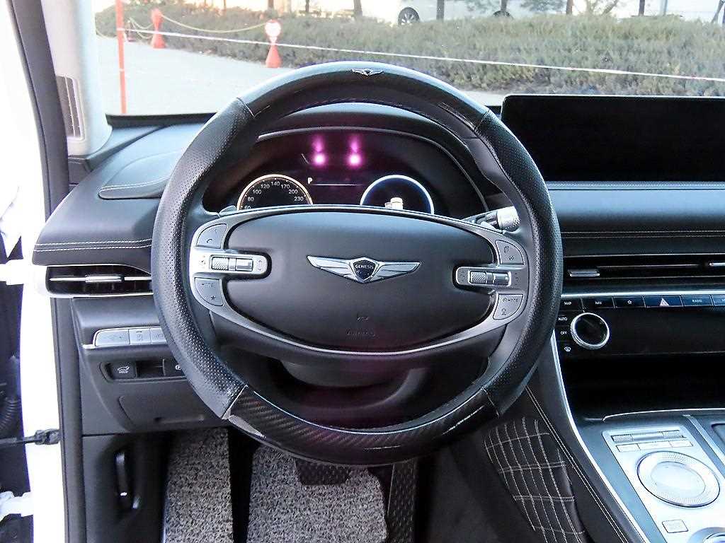 Genesis GV80 - Vista 8