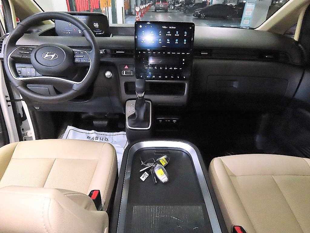 HYUNDAI Staria - Vista 10