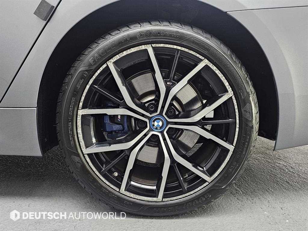 BMW 5 Series - Vista 5