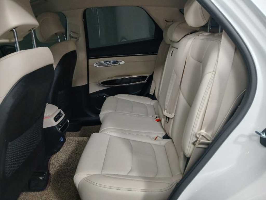 Genesis GV70 - Vista 7