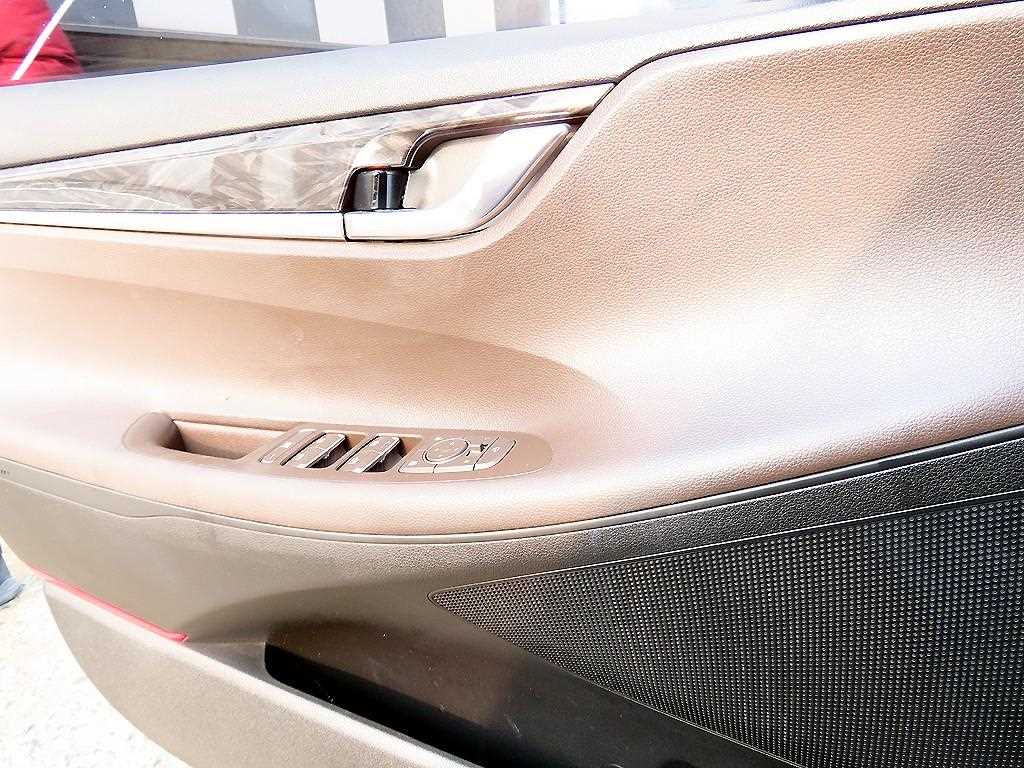 HYUNDAI Grandeur - Vista 11