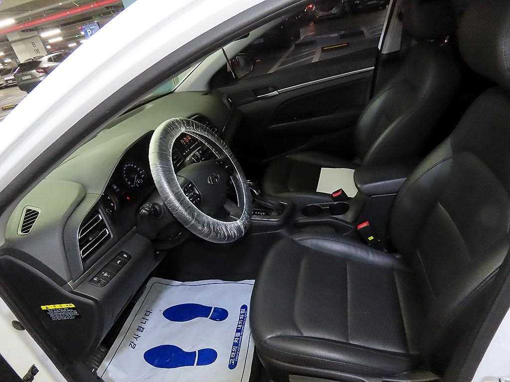 HYUNDAI Avante - Vista 6