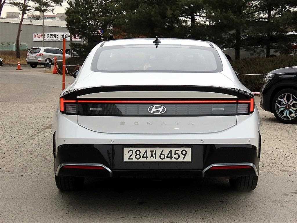 HYUNDAI Sonata - Vista 4