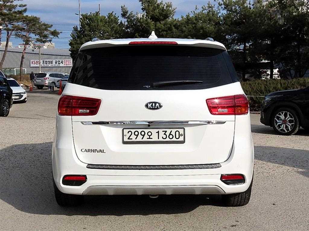 KIA Carnival - Vista 4